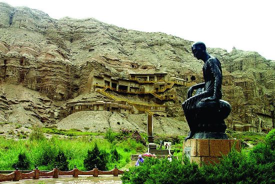 Located 7 kilometers southeast of Kizil, Xinjiang Uyghur Autonomous Region, the Kizil Caves is the oldest group of grottoes in China. 