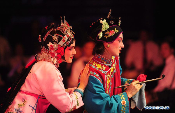 Stephanie Willing (L) and April Aubert, members of Qi Shufang Peking Opera Troupe, performs in 'Pick up Jade Bracelet' during the 6th China Peking Opera Art Festival in Wuhan City, capital of central China's Hubei Province, Nov. 8, 2011.