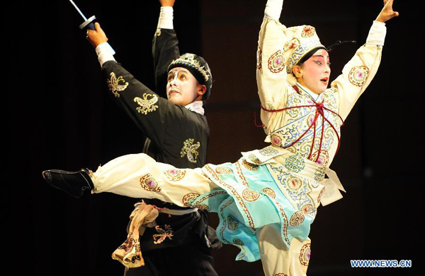Toi Pua La'a Norwood (R) and Timoteo Kaniela Hew Len, members of Qi Shufang Peking Opera Troupe, perform in the opera 'Crossroads' during the 6th China Peking Opera Art Festival in Wuhan City, capital of central China's Hubei Province, Nov. 8, 2011.