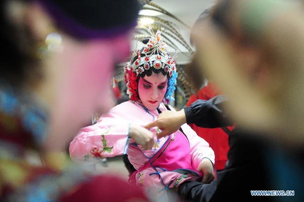 Stephanie Willing, a member of Qi Shufang Peking Opera Troupe, prepares for performance at backstage during the 6th China Peking Opera Art Festival in Wuhan City, capital of central China's Hubei Province, Nov. 8, 2011. 