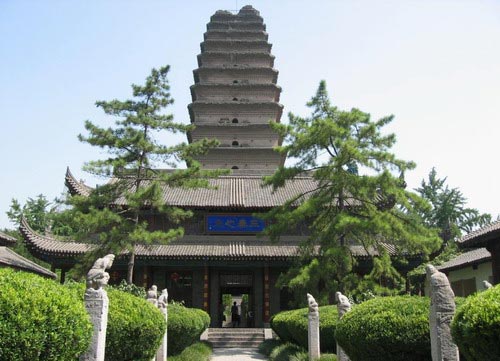 The pagoda is located south of Youyi Road in Xi'an, Shaanxi Province, in what used to be Jianfu Temple in Anrenfang of Tang Dynasty Chang'an, outside the southern gate of Ming Dynasty Chang'an.
