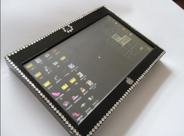Wei Xinlong,the graduate student from Northeast Normal University,makes 'iPad' for her girlfriend in 10 days.[Photo/forum.home.news.cn]
