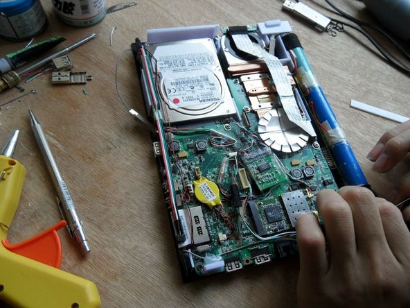 Wei Xinlong,the graduate student from Northeast Normal University,makes 'iPad' for her girlfriend in 10 days.[Photo/forum.home.news.cn]