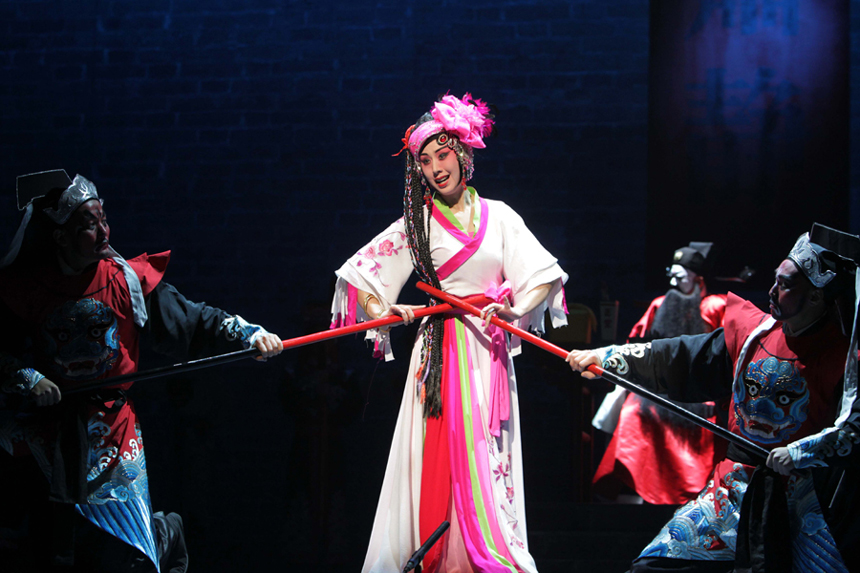 Photo taken on Nov. 13, 2011 shows a scene of the Peking Opera 'Notre Dame' at the Luojiashan Theater in Wuhan, capital of central China's Hubei Province.