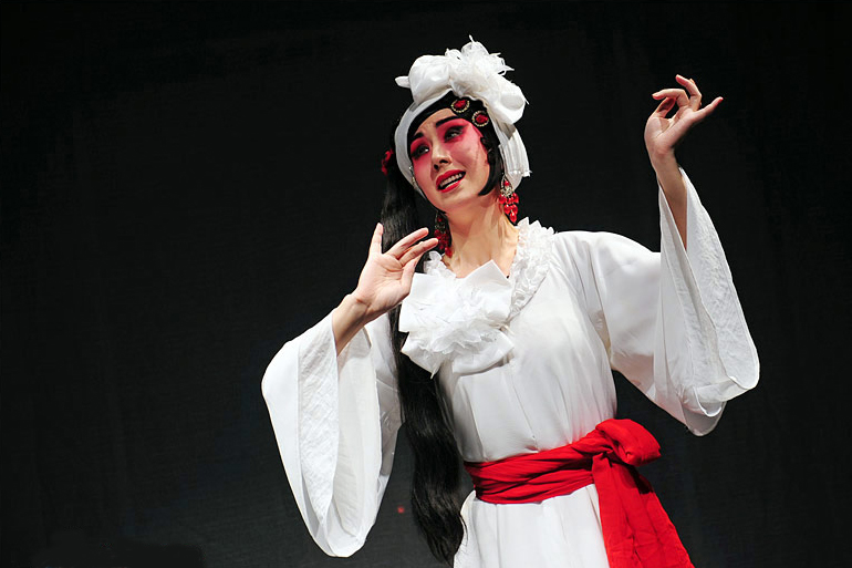 Photo taken on Nov. 13, 2011 shows a scene of thePeking Opera 'Notre Dame' at the Luojiashan Theater in Wuhan, capital of central China's Hubei Province. 