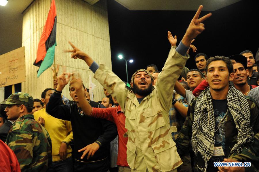 Libyan youths participate in a protest demanding that the Libyan Transitional National Council stop the clashes between fighters from Zawiya and the Warcfana tribe, Tripoli, Libya, Nov. 14, 2011. [Qin Haishi/Xinhua] 