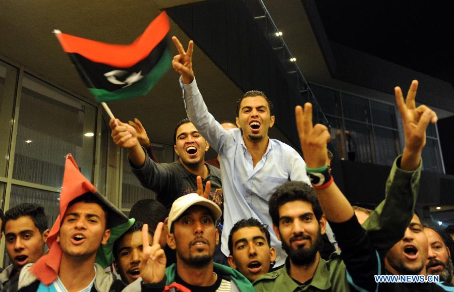 Libyan youths participate in a protest demanding that the Libyan Transitional National Council stop the clashes between fighters from Zawiya and the Warcfana tribe, Tripoli, Libya, Nov. 14, 2011. [Qin Haishi/Xinhua] 