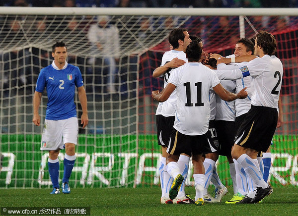  Sebastian Fernandez of Uruguay celebrates after scoring opening goal during the International friendly match between Italy and Uruguay at Olimpico Stadium on November 15, 2011 in Rome, Italy. 