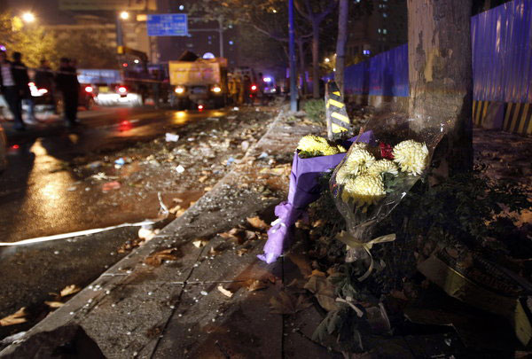 Flowers lay at the site of a suspected gas explosion in Xi'an, capital city of Northwest China's Shaanxi province. 