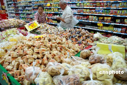 Nearly 50 percent of the 20,000 households surveyed in 50 cities believed consumer prices will rise in the fourth quarter, according to a survey the PBOC conducted in the third quarter. 
