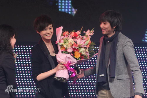 Li Yuchun (L2), Female Singer of the Year. [Photo: sina.com]