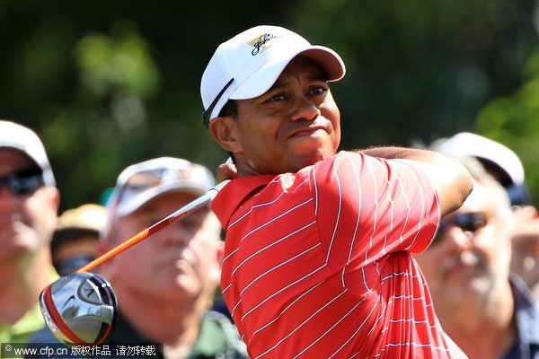 Tiger Woods of the U.S. Team hits his tee shot on the second hole during the Day Two Four-Ball Matches of the 2011 Presidents Cup at Royal Melbourne Golf Course on November 18, 2011 in Melbourne, Australia