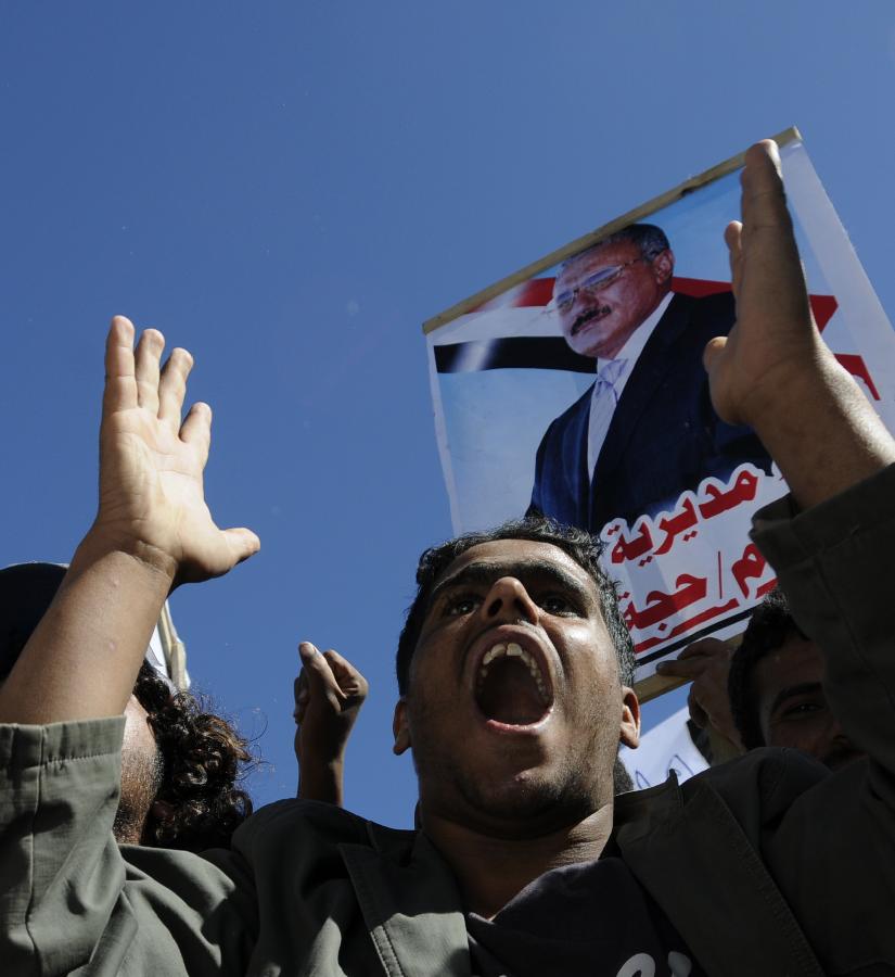 A supporter of Yemeni President Ali Abdullah Saleh shouts during a rally near Saleh's palace in Sanaa, Yemen, Nov. 18, 2011. Saleh's loyalists accused the leaders of defected army and dissident armed tribesmen of attempting to seize the power forcibly and through a military coup. [Xinhua]