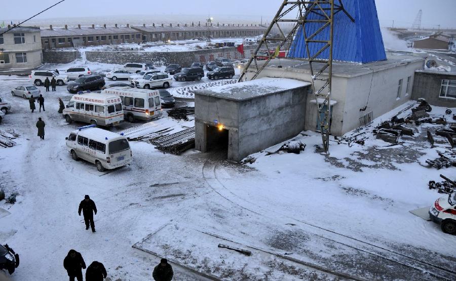 Rescuers work to save the trapped miners at the caved-in Yuanlin Coal Mine in Xianghuang banner (county) of Xilin Gol league, north China's Inner Mongolia Autonomous Region, Nov. 19, 2011. 