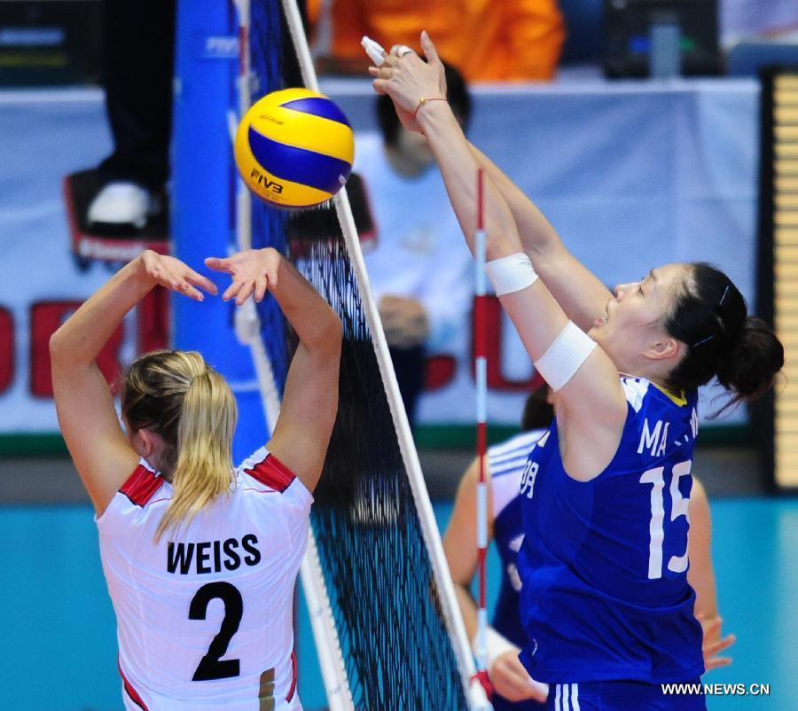 China's Ma Yunwen (R) competes over the net in the match against Germany at the World Cup women's volleyball tournament in Tokyo, capital of Japan, Nov. 18, 2011. China beat Germany 3-0 (25-18, 25-18, 25-21) ensuring a place at the London Olympic games 2012. [Ji Chunpeng/Xinhua]