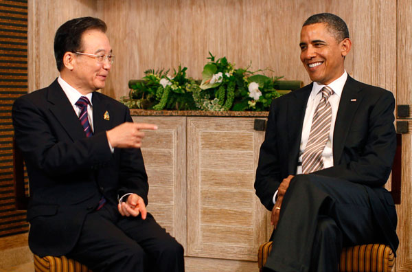 China's Premier Wen Jiabao (left) meets with US President Barack Obama on the sidelines of the East Asia Summit in Nusa Dua, Bali, on Saturday. [China Daily]