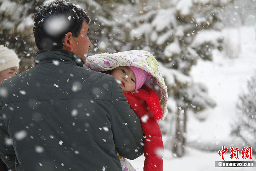 People walk in the snow in Altay, Xinjiang Uygur Autonomous Region on November 20, 2011. Heavy snowfalls also severely impact agricultural production of the region. 