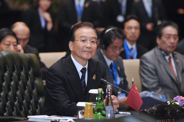 Chinese Premier Wen Jiabao attends the 14th Association of Southeast Asian Nations (ASEAN) Plus Three Summit in Bali, Indonesia, Nov. 18, 2011. (Xinhua/Xie Huanchi) (zkr) 