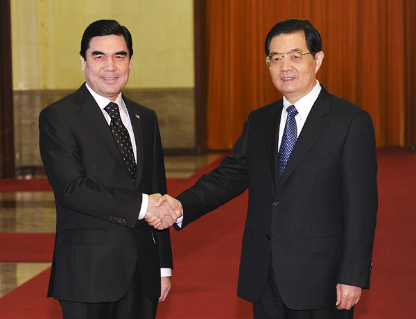 Chinese President Hu Jintao (R) meets with Turkmenistan's President Gurbanguly Berdymukhamedov at the Great Hall of the People in Beijing, Nov. 23, 2011. Hu Jintao on Wednesday hosted a welcoming ceremony for Gurbanguly Berdymukhamedov in Beijing. [Xinhua] 