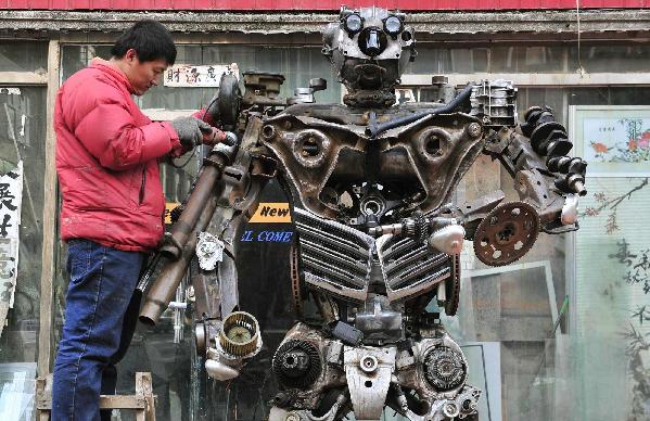 Man makes 'transformers' from discarded auto parts