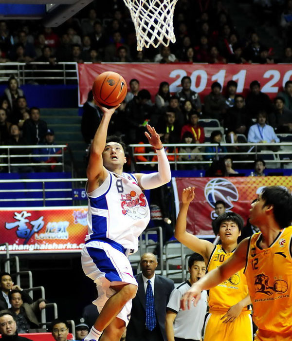 Point guard Liu Wei lays in two as he leads Shanghai Sharks past Zhejiang Guangsha Lions in a CBA match on Nov.30, 2011.