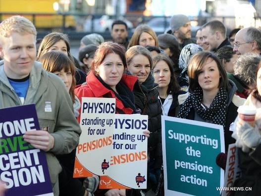 Supporters rally outside the University College Hospital London, the United Kingdom , Nov. 30, 2011. Over 2 million public sector workers throughout UK go on strike on Wednesday to protest against the government's pension reform plan. [Zeng Yi/Xinhua] 