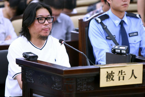 Gao Xiaosong, a Chinese pop songwriter, appears in a criminal trial as the defendant in the Dongcheng district court in Beijing on Tuesday, May 17, 2011.[File photo]
