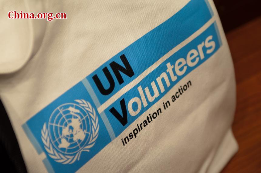 A souvenir cloth bag that bears the logo of UN Volunteers, and its slogan: Inspiration in Action. [Pierre Chen / China.org.cn]
