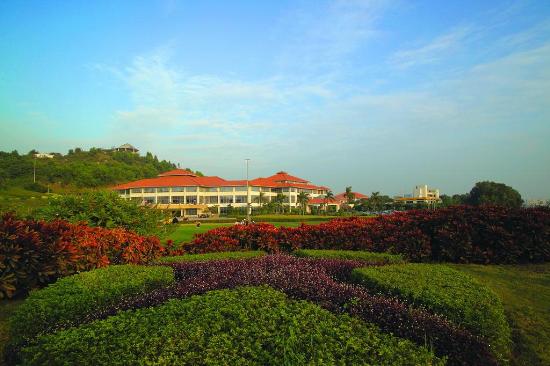 Shenzhen Green Bay Golf Club, one of the &apos;Top 10 golf clubs in Shenzhen&apos; by China.org.cn.