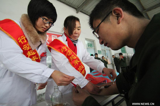 A man receives a free HIV test in Tancheng County, east China's Shandong Province, Nov. 29, 2011. Falling on Dec. 1, the World AIDS Day has its theme of 'Getting to Zero' this year. [Photo/Xinhua]
