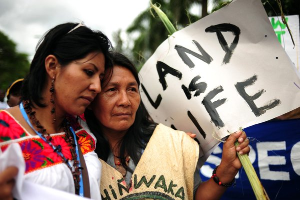 A handout photograph provided by Greenpeace shows some of the thousands of people marching to the ICC during the mass protest in Durban, South Africa, December 3, 2011. The protest is part of the 17th Conference of Parties of the United Nations Framework Convention on Climate Change (COP 17) which continues this week. [CFP]