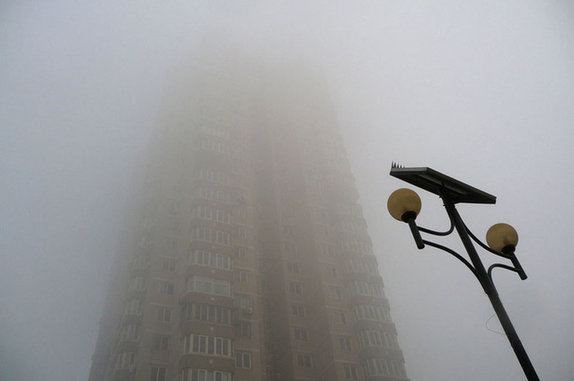 Beijing shrouded in heavy fog on Monday morning [Bejing News] 