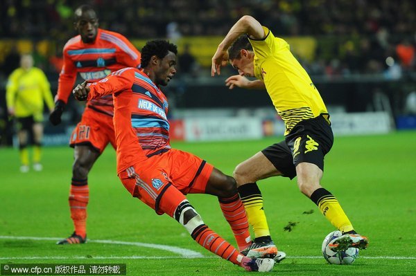 Nicolas N'Koulou (L) of Marseille and Robert Lewandowski (R) of Dortmund battle for the ball during the UEFA Champions League group F match between Borussia Dortmund and Olympique de Marseille at Signal Iduna Park on December 6, 2011 in Dortmund, Germany. 