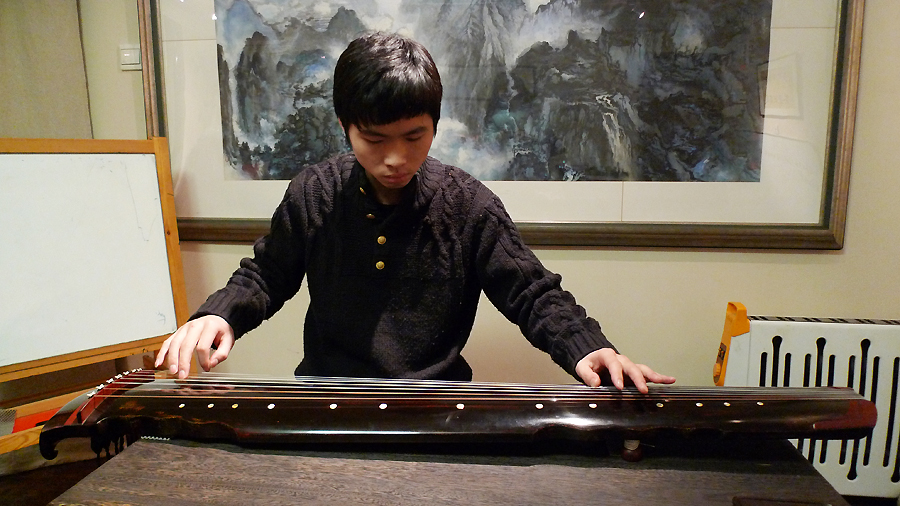 A seven-string zither player surnamed Jia is performing. An exhibition on seven-string zithers is on display in Duyi Zither Club in Beijing from November 20 to December 20, 2011. [Photo by Xu Lin / China.org.cn]