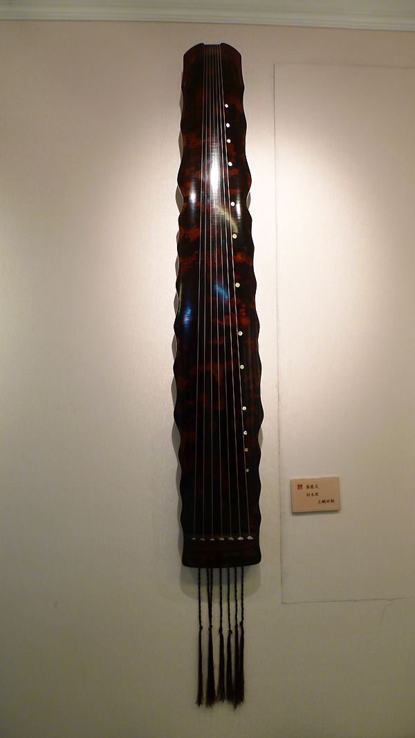 A Luoxia-style seven-string zither is on display in Duyi Zither Club in Beijing from November 20 to December 20, 2011. [Photo by Xu Lin / China.org.cn]