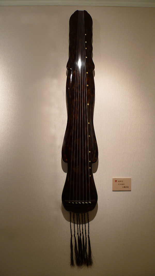 A Liushui-style seven-string zither is on display in Duyi Zither Club in Beijing from November 20 to December 20, 2011.[Photo by Xu Lin / China.org.cn]