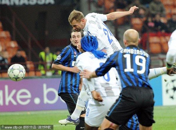 CSKA Moscow's Vasili Berezutski heads the ball to score a 2-1 lead during a UEFA Champions League Match at the Giuseppe Meazza stadium in Milan, Italy, December 7, 2011.