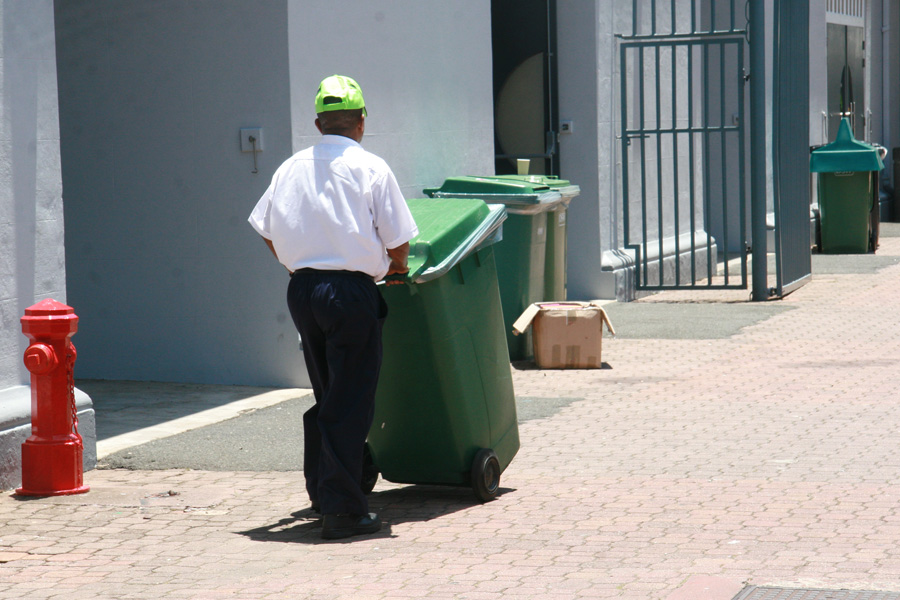 There is a special group of people at the on-going UN Climate Change Conference in Durban, South Africa. They are easily neglected by People. But what they do is quite important. They are the cleaners in the arenas.[Unisumoon/China.org.cn] 