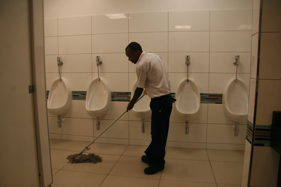 There is a special group of people at the on-going UN Climate Change Conference in Durban, South Africa. They are easily neglected by People. But what they do is quite important. They are the cleaners in the arenas.[Unisumoon/China.org.cn] 