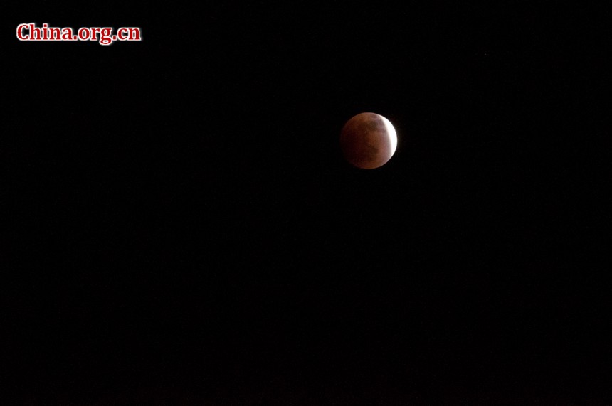 The indirect sunlight can still illuminate the Moon, putting it into a dramatic shade of red. [Pierre Chen / China.org.cn]