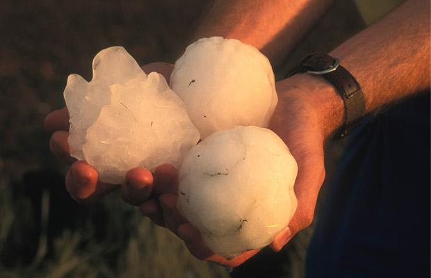 Take a look at the photos of extreme weather taken by famous American photographer Jim Reed. [Guangming Daily]