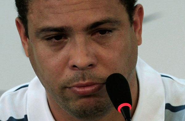 Ronaldo shed tears when announcing his retirement at a press conference. 