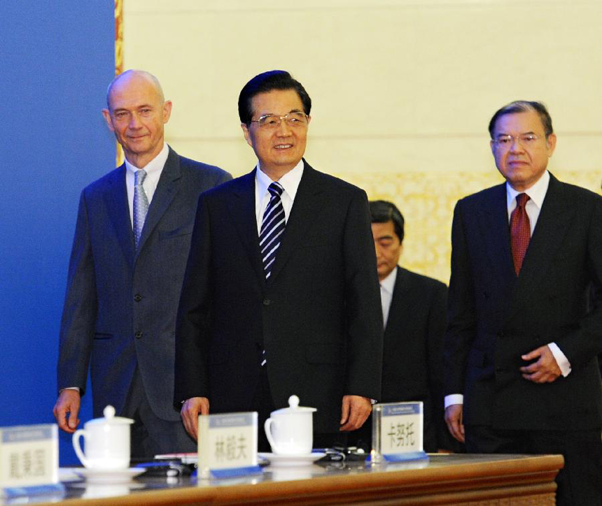 Chinese President Hu Jintao (2nd L), Director-General of the World Trade Organization (WTO) Pascal Lamy (1st L), Secretary-General of the United Nations Conference on Trade and Development Supachai Panitchpakdi (1st R) attend the high level forum on the 10th anniversary of China's accession to the WTO in Beijing, capital of China, Dec. 11, 2011.