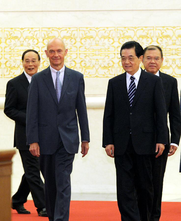 Chinese President Hu Jintao (R Front), Director-General of the World Trade Organization (WTO) Pascal Lamy (L Front), Secretary-General of the United Nations Conference on Trade and Development Supachai Panitchpakdi (R Back) and Chinese Vice Premier Wang Qishan (L Back) arrive for the high level forum on the 10th anniversary of China's accession to the WTO in Beijing, capital of China, Dec. 11, 2011. 