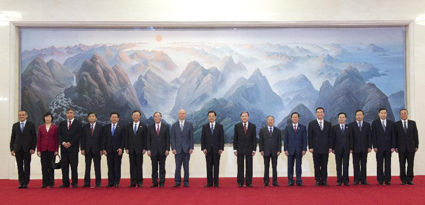 Chinese President Hu Jintao (C), poses for group photos with guests attending the high level forum on the 10th anniversary of China's accession to the World Trade Organization in Beijing, capital of China, Dec. 11, 2011. 