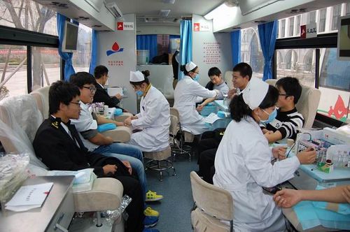 Health minister Chen Zhu called on the public to join blood donation. 