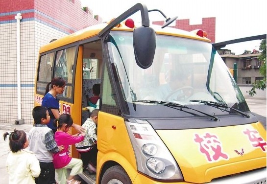 Through financial support, preferential taxes, encouragement of donations and other means, the country will provide school bus services for students receiving compulsory education in rural areas. [File photo]