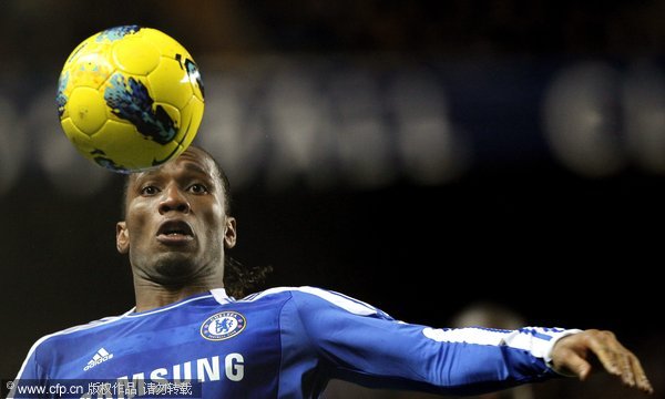 Chelsea's Didier Drogba in action during their English Premier League soccer match against Manchester City at Stamford Bridge in London, Britain, 12 December 2011. 