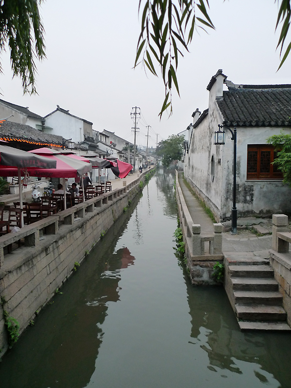 Located in downtown Suzhou, Jiangsu Province, Pingjiang Street is a historical road along the river, where the city's history and unique feature have been well-preserved. As early as in Song Dynasty, the street had already existed, which was shown on Suzhou's earliest map 'Pingjiang Map' as one of the main streets of the town during that time. For many centuries, the street has become a center of much of Suzhou's cultural life. [Photo by Xu Lin / China.org.cn]