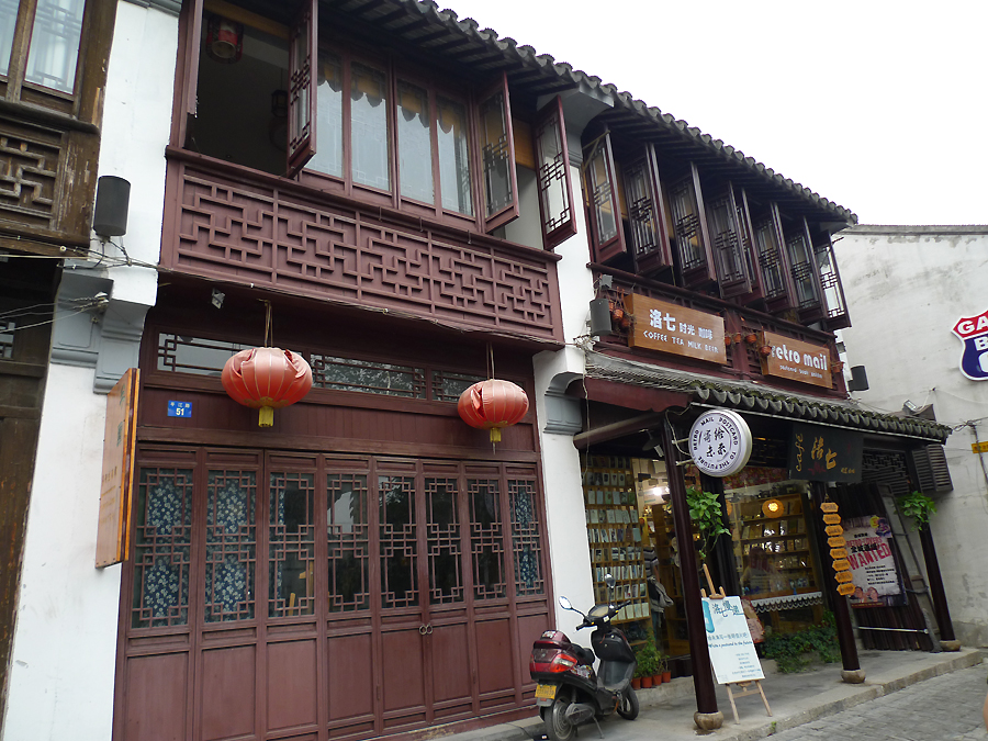 Located in downtown Suzhou, Jiangsu Province, Pingjiang Street is a historical road along the river, where the city's history and unique feature have been well-preserved. As early as in Song Dynasty, the street had already existed, which was shown on Suzhou's earliest map 'Pingjiang Map' as one of the main streets of the town during that time. For many centuries, the street has become a center of much of Suzhou's cultural life. [Photo by Xu Lin / China.org.cn]